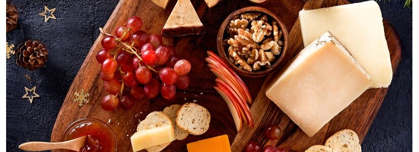 Christmas,Cheese,Platter,With,Grapes,,Nuts,,Figs,On,A,Dark