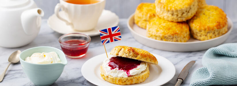 Scones,,Tea,Cakes,With,Jam,,Clotted,Cream,With,The,Flag